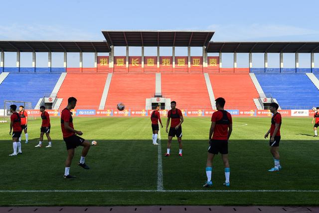 郑薇点名表扬杨舒予:攻防都有长进 在持续进步